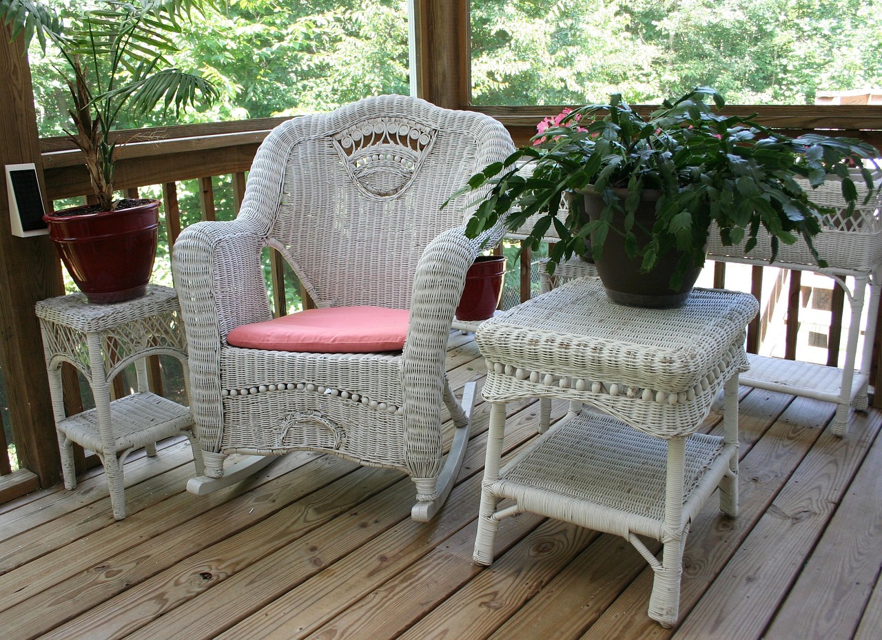 Gezellig terras met vintage rieten meubels. Gezellig terras met vintage rieten meubels.