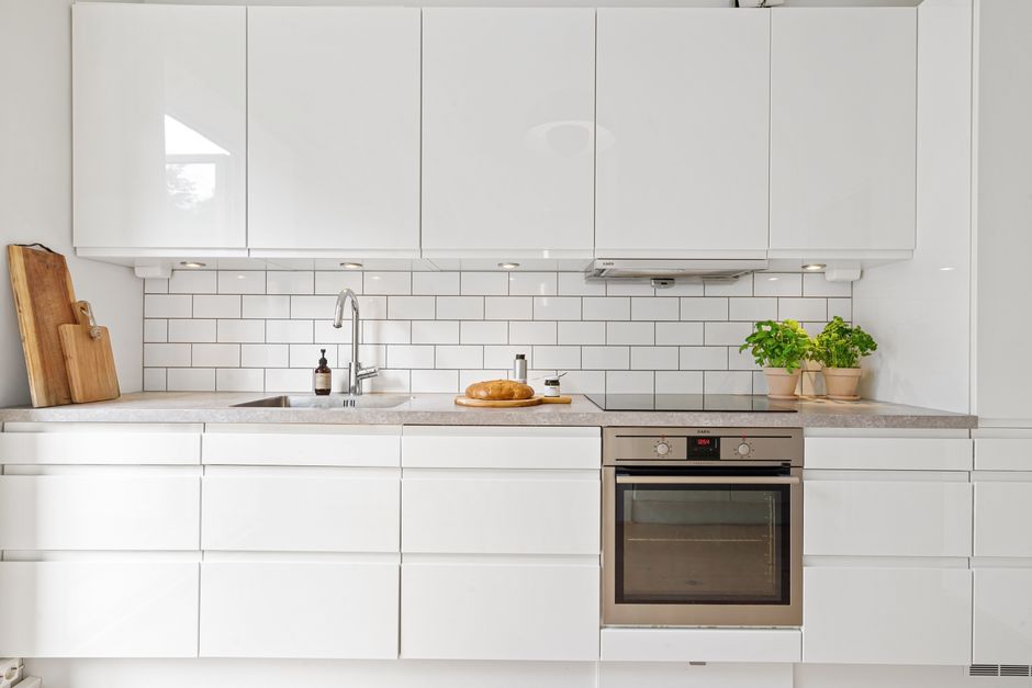 Licht en elegant Scandinavisch keukeninterieur