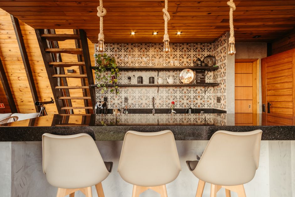 Vakantiehuis keuken met nazomerse decoraties. Vakantiehuis keuken met nazomerse decoraties.